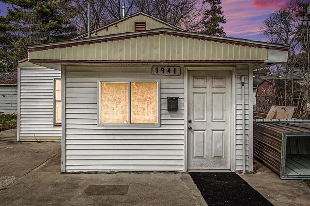 Property Photo: 1941 Walcott Street MI 48601