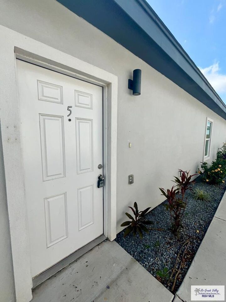 Property Photo: 1122 E 20th St. 5 TX 78596