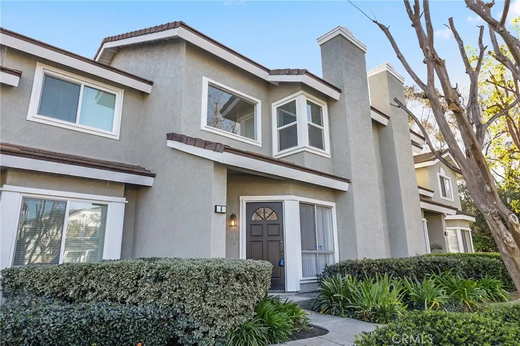 Property Photo: 6 Greenmoor CA 92614