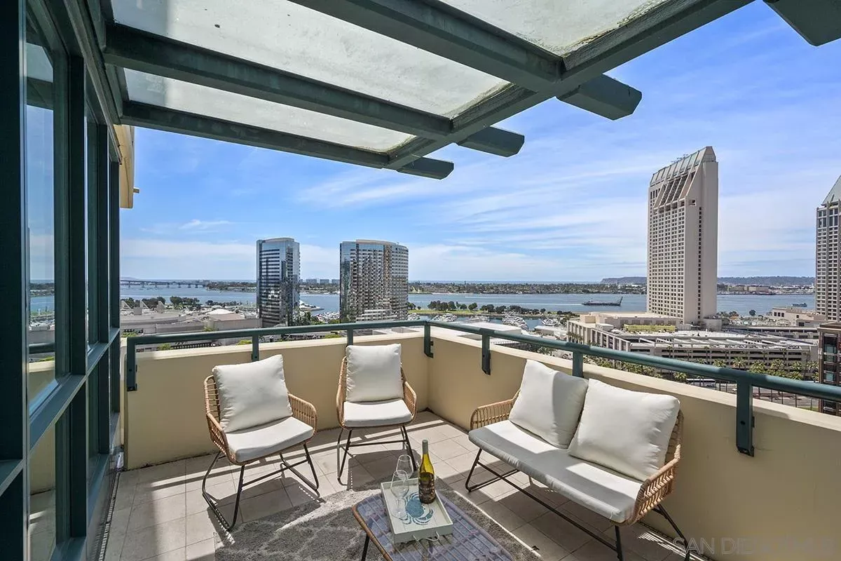 Property Photo:  555 Front Street 1803  CA 92101 