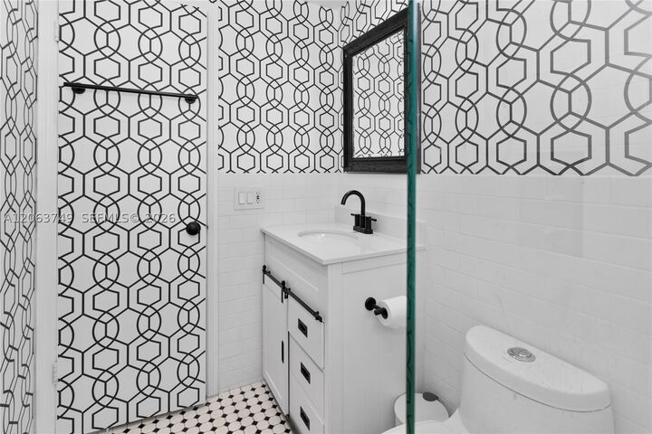 Property Photo: 641 Espanola Way 24 FL 33139