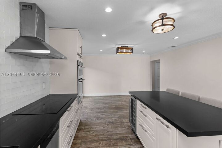 Property Photo: 2224 SW 61st Ave FL 33155
