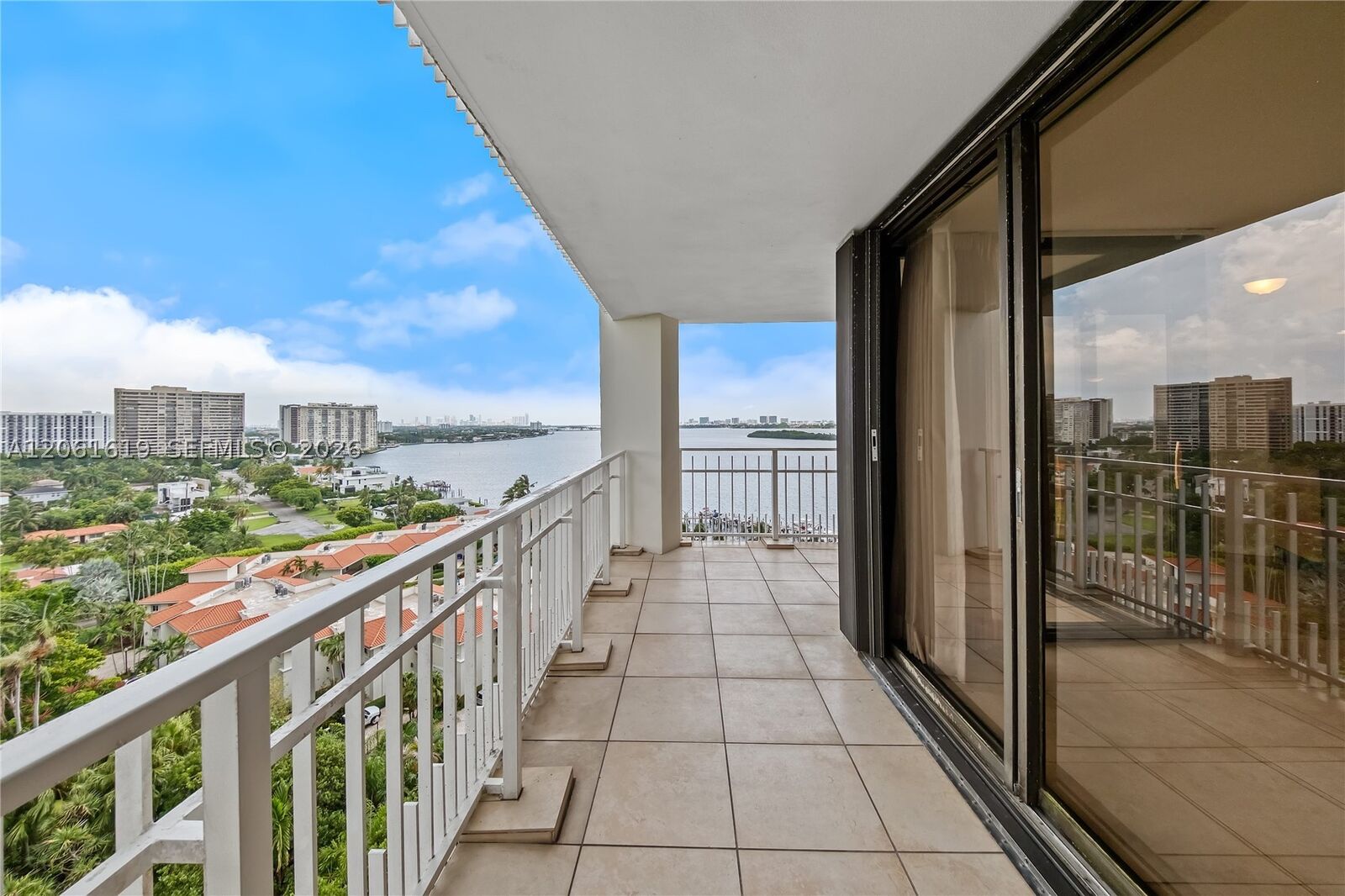 Property Photo:  4000 Towerside Ter 1405  FL 33138 