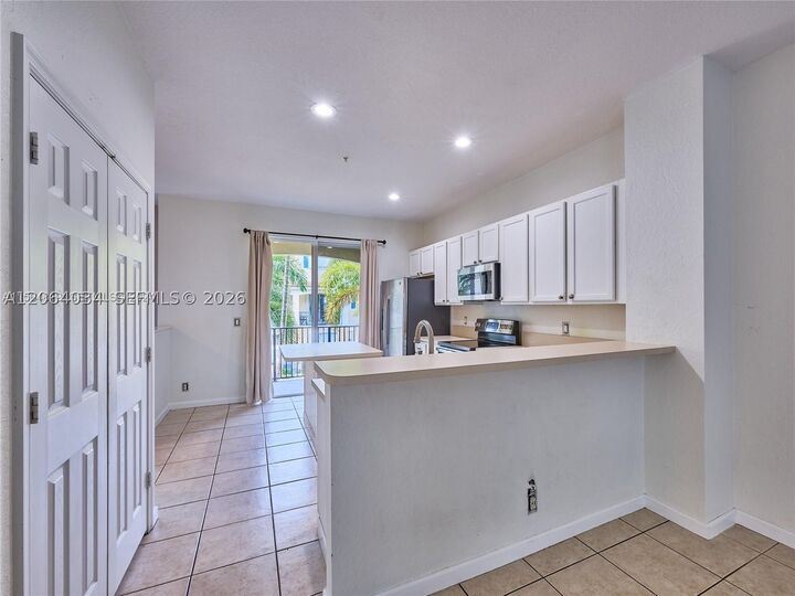 Property Photo: 3182 N Greenleaf Cir FL 33426