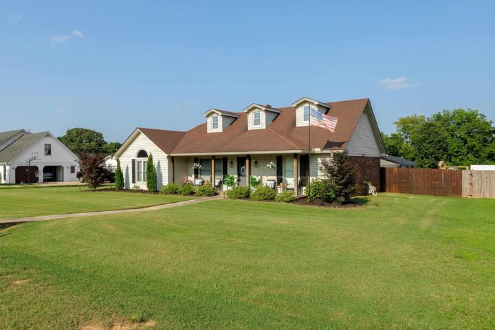 Property Photo:  189 Oakview Cir  AL 35645 