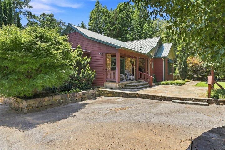 Property Photo: 213 Cox Ridge Court SC 29690