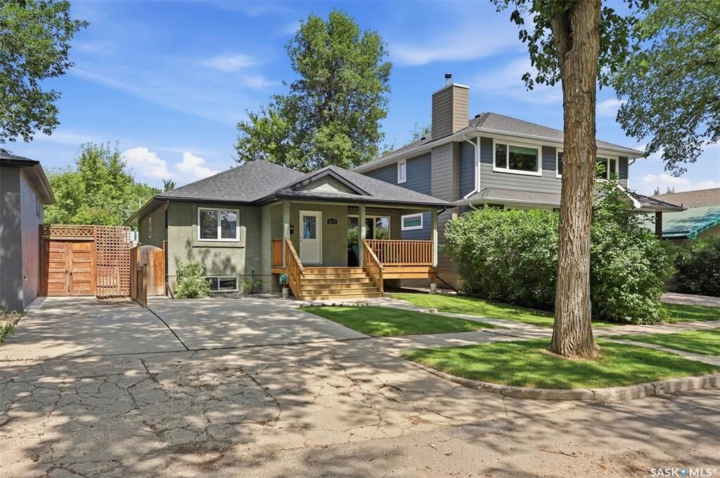Property Photo:  217 Isabella Street E  SK S7J 0B2 
