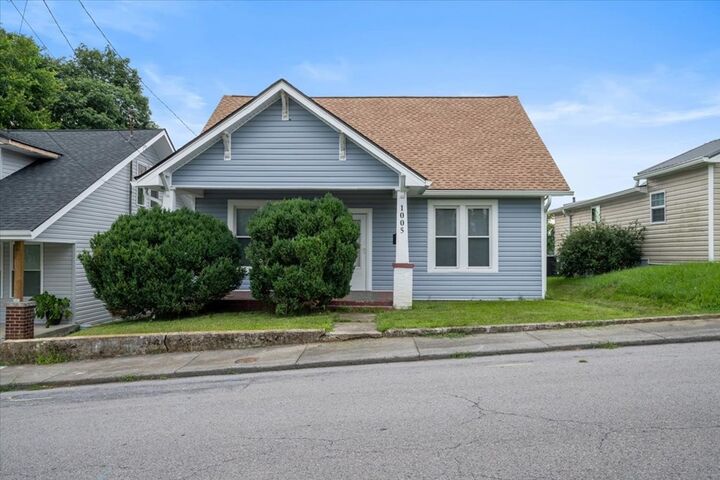 Property Photo:  1005 Russell St  VA 24201 