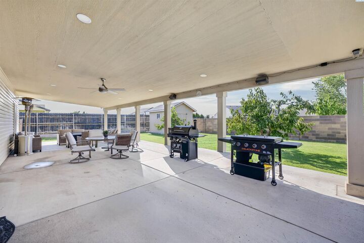 Property Photo:  2534 E Helena St  WA 99301 