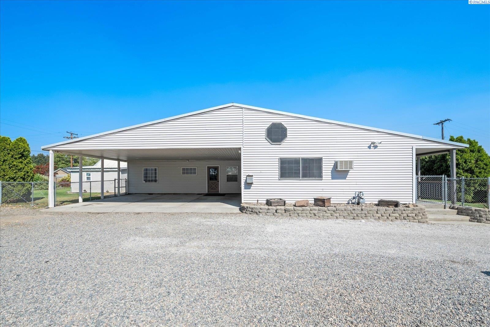 Property Photo: 1104 Rd 40 WA 99301