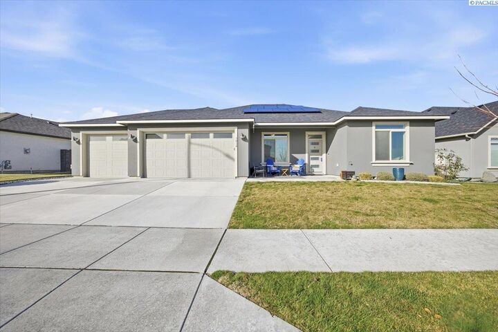 Property Photo: 3016 S Harrison St WA 99338