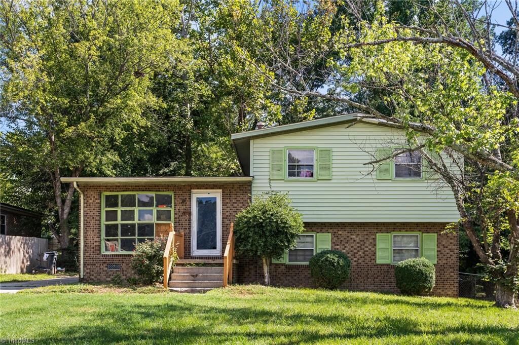 Property Photo: 4211 Whippoorwill Drive NC 27406