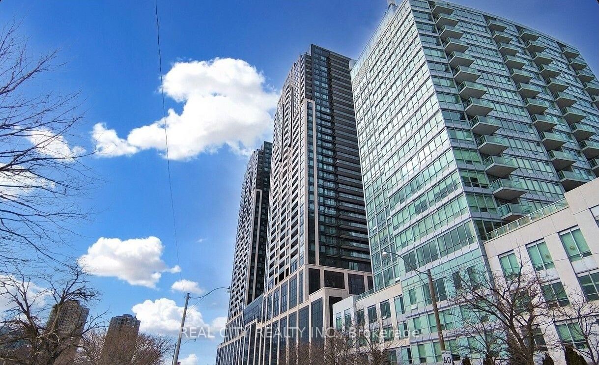 Property Photo:  1926 Lakeshore Boulevard W 2715  ON M6S 0B1 