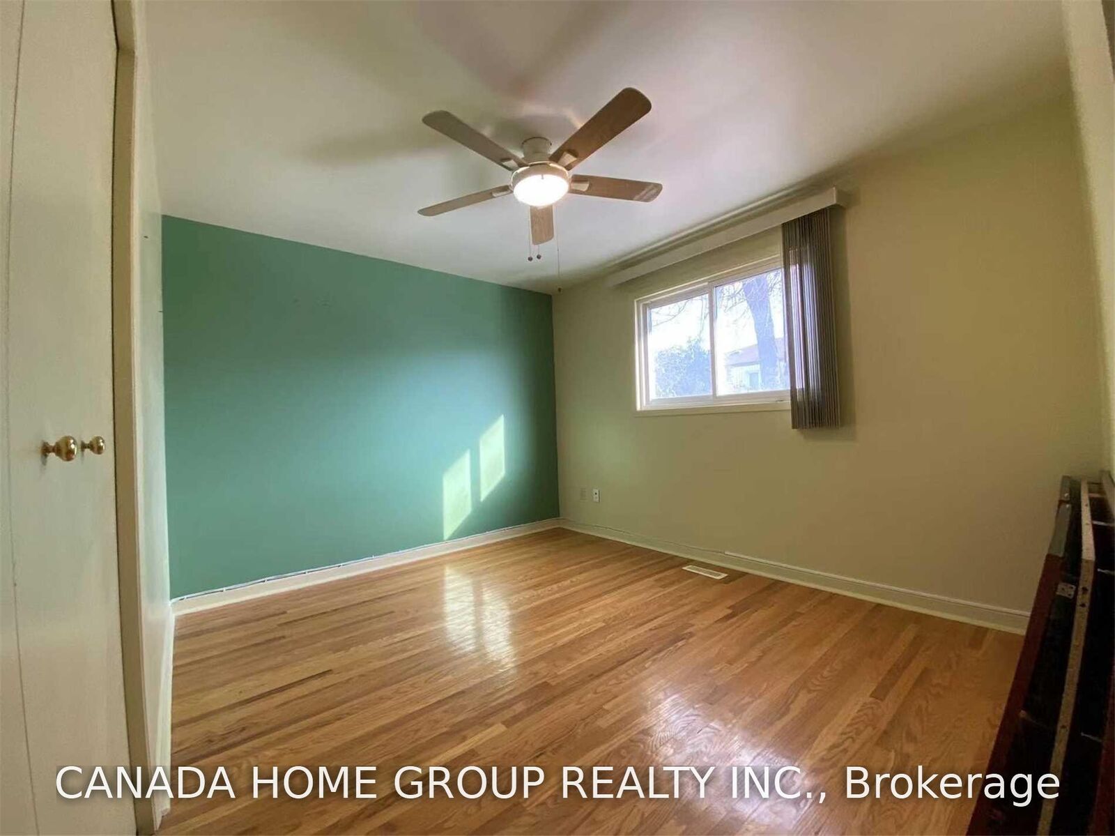 Property Photo:  820 Forestwood Drive Upper  ON L5C 1G7 