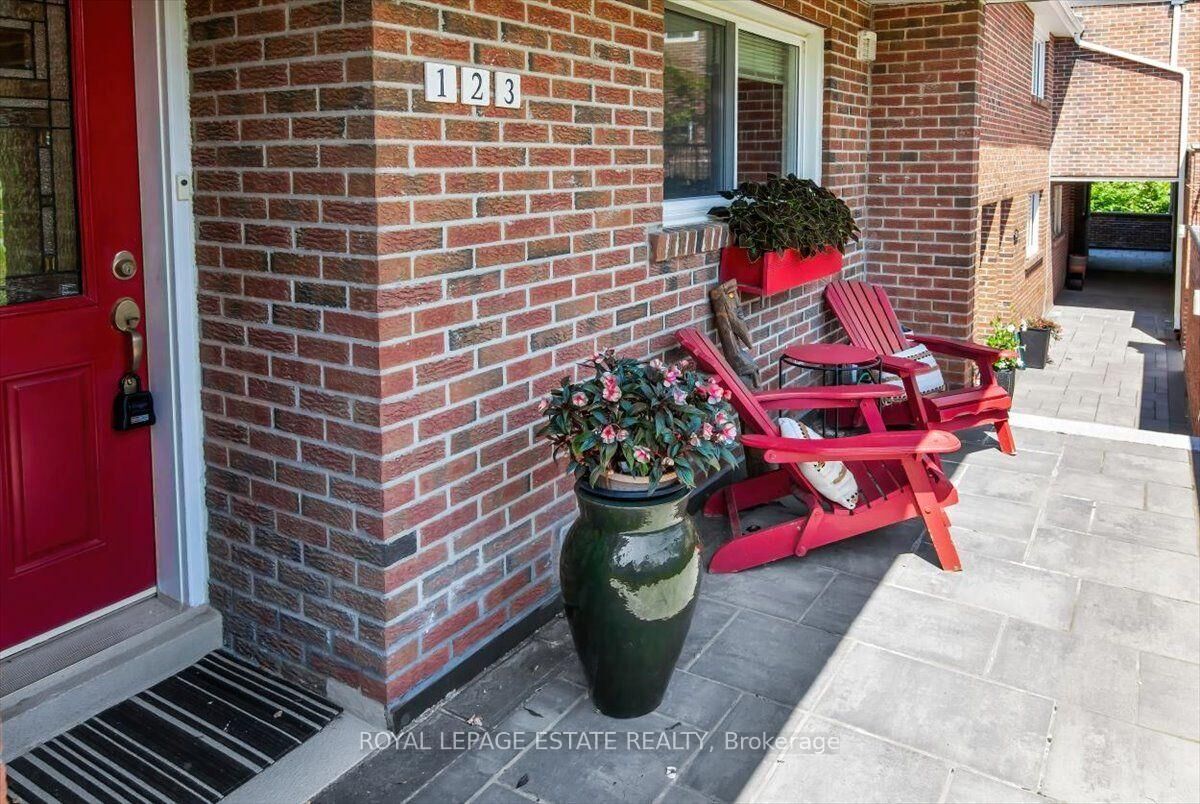 Property Photo:  90 Edgewood Avenue 123  ON M4L 3H1 