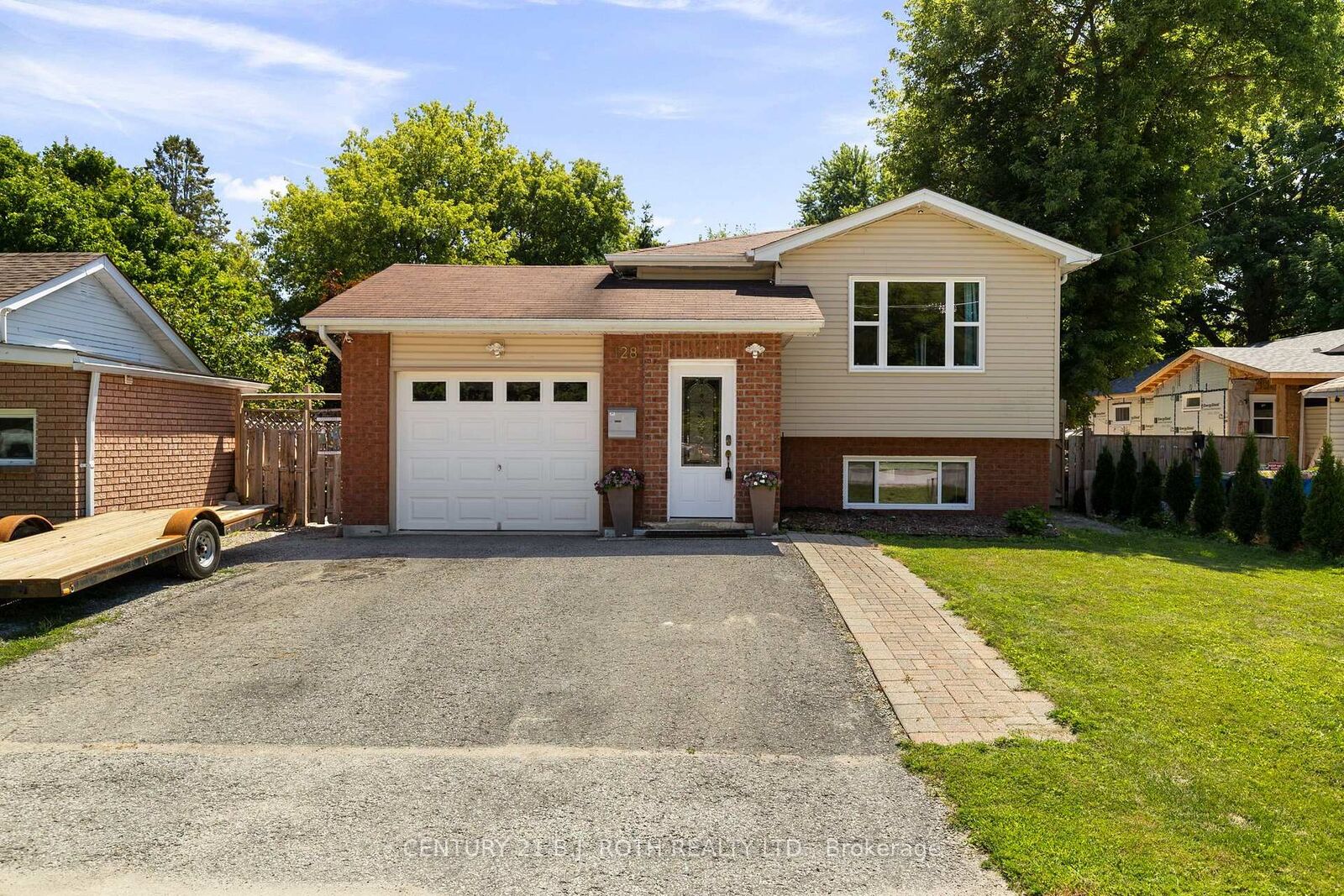 Property Photo:  128 Queen Street  ON L0M 1B0 