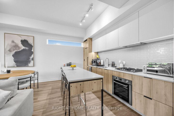 Property Photo:  722 Marlee Avenue 206  ON M6B 3J7 