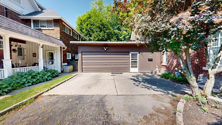 Property Photo: 4 Farley Place ON N5R 3E5
