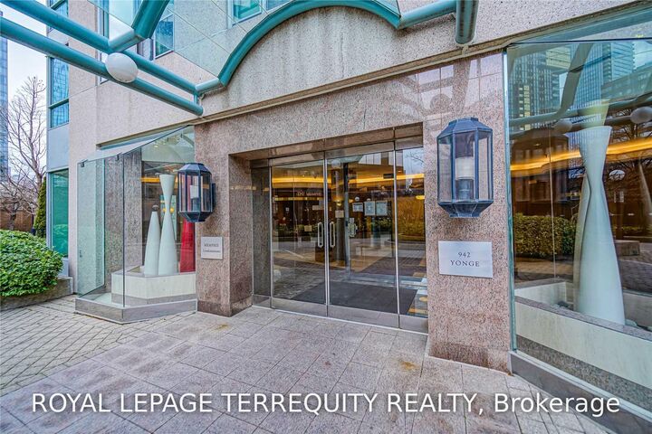 Property Photo:  942 Yonge Street 319  ON M4W 3S8 