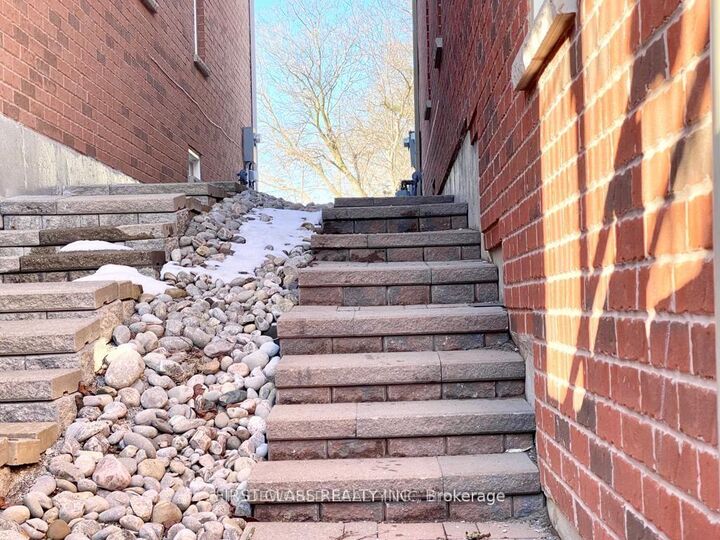 Photo de la propriété:  9 Wiley Avenue Bsmt  ON L4S 0C6 