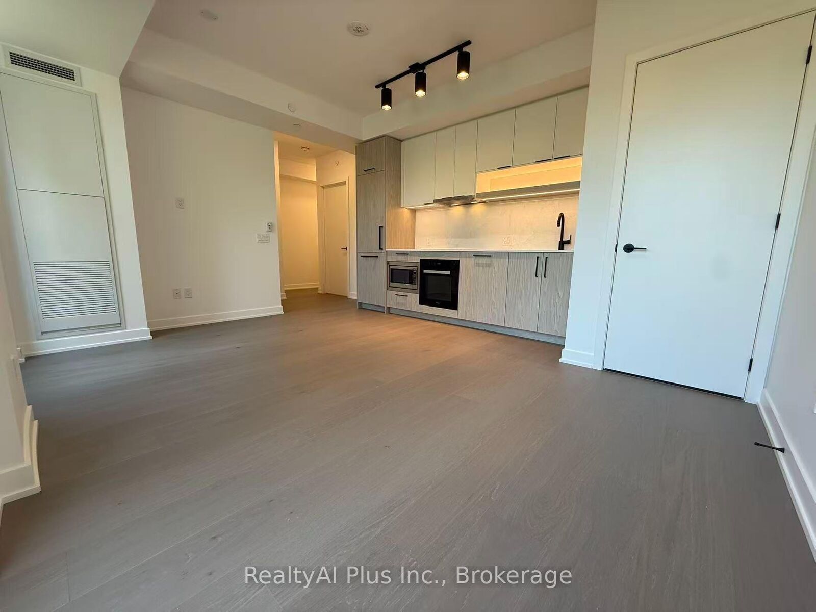 Property Photo:  91 Montclair Avenue 606  ON M5P 0B1 