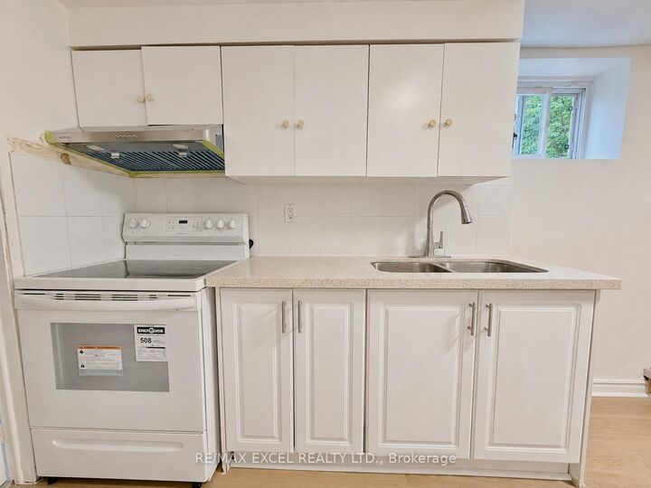 Property Photo: 39 Commons Drive Lower ON M1T 1E3