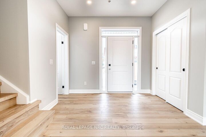 Property Photo: 121A Moffatt Street 21 ON L2P 0G4