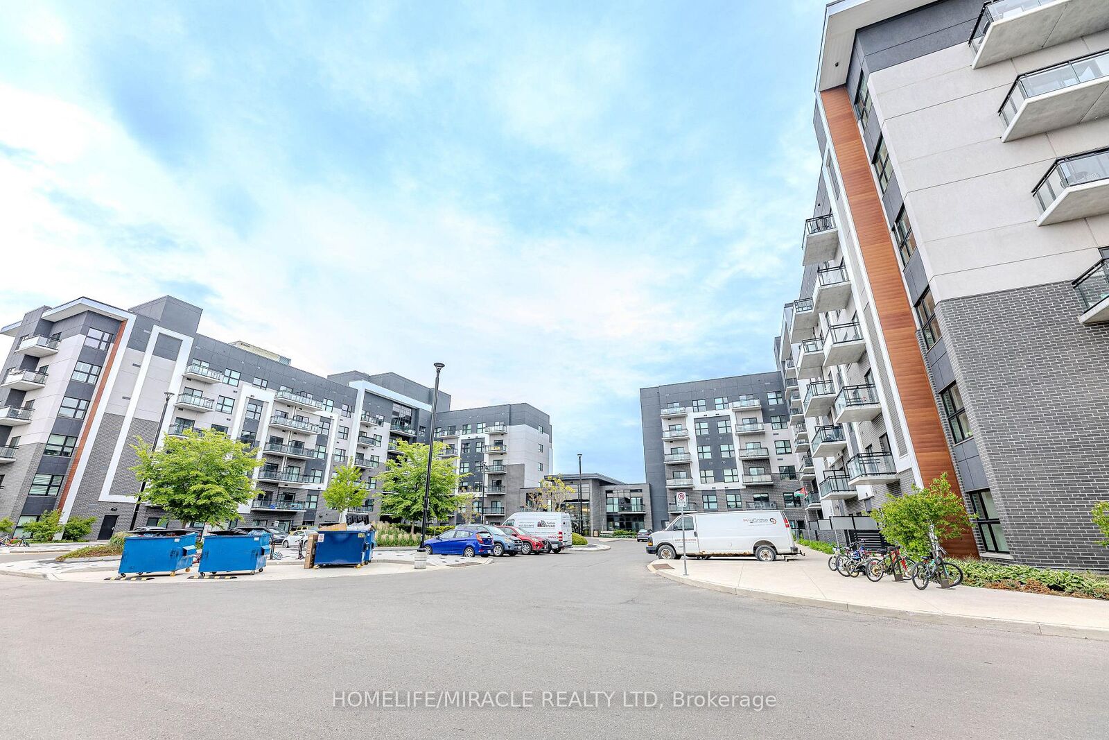 Property Photo: 102 Grovewood Common N/A 215 ON L6H 0X2