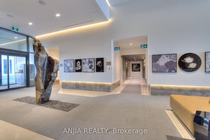 Property Photo:  8868 Yonge Street 701  ON L4C 0T4 