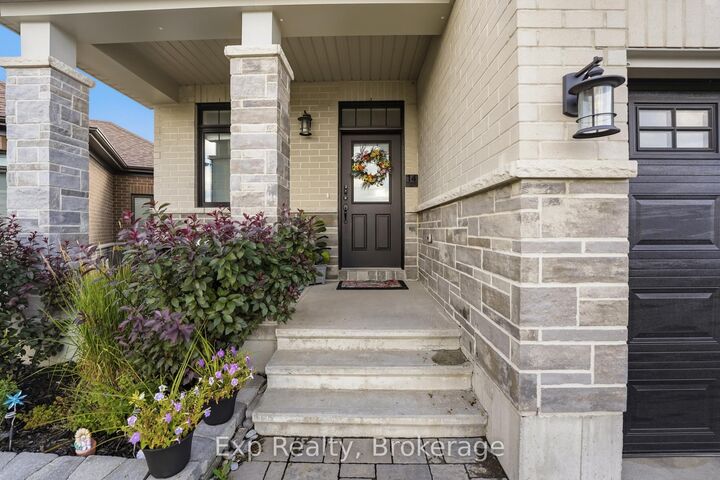 14 Athabaska Drive — photo 1