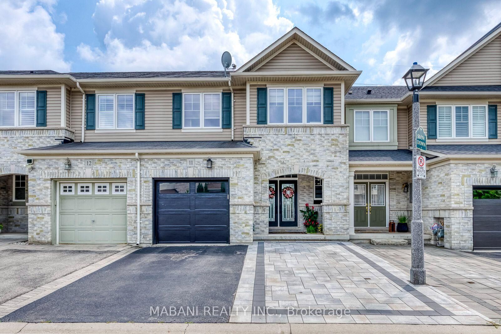 Property Photo: 2019 Trawden Way 11 ON L6M 0M3