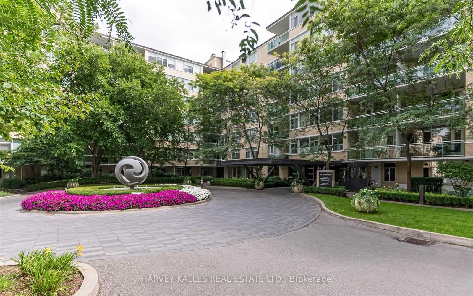 Property Photo: 1 Benvenuto Place 320 ON M4V 2L1