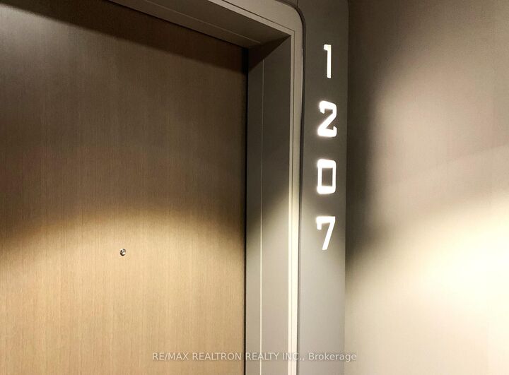 Property Photo:  1 Bloor Street E 1207  ON M4W 0A8 