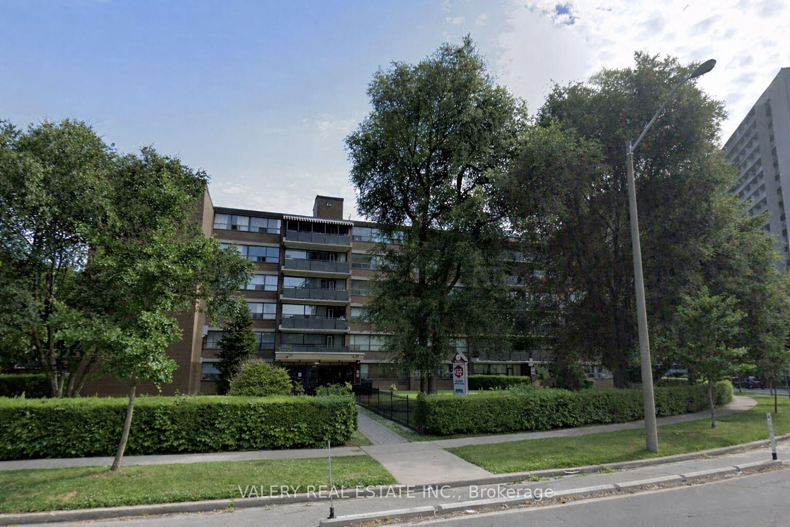 Photo de la propriété: 42 Thorncliffe Park Drive 501 ON M4H 1K1