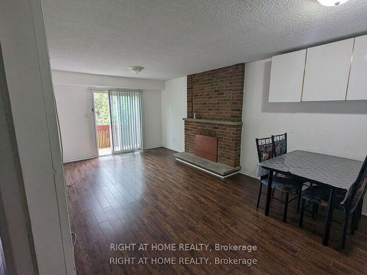 Property Photo: 877 Thistle Down Circle Lower ON L5C 3K5