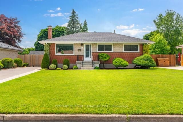 Property Photo:  216 Irving Place Lower  ON N5V 2H9 
