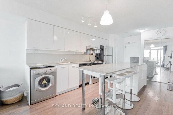 Property Photo: 29 Singer Court 1208 ON M2K 0B3