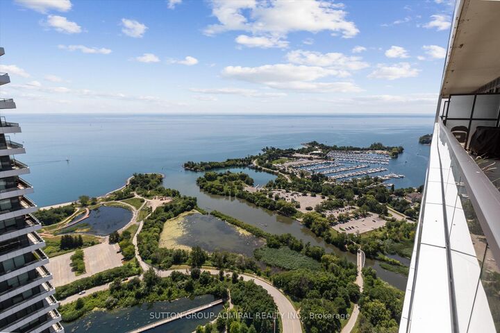 Photo de la propriété:  30 Shore Breeze Drive 4908  ON M8V 0J1 
