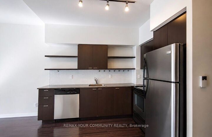 Property Photo:  35 Hayden Street 819  ON M4Y 3C3 