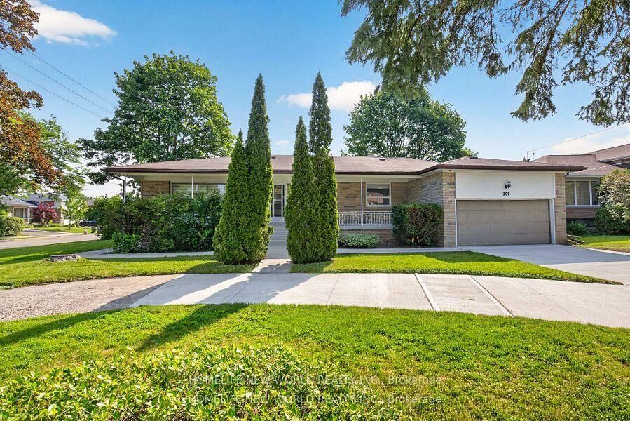 Property Photo:  201 Goddard Street Lower  ON M3H 5E7 