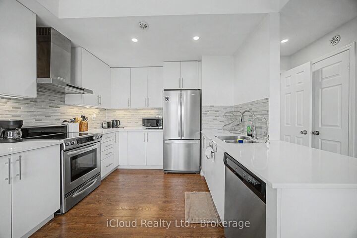 Property Photo:  180 Howden Boulevard 6  ON L6S 0E3 