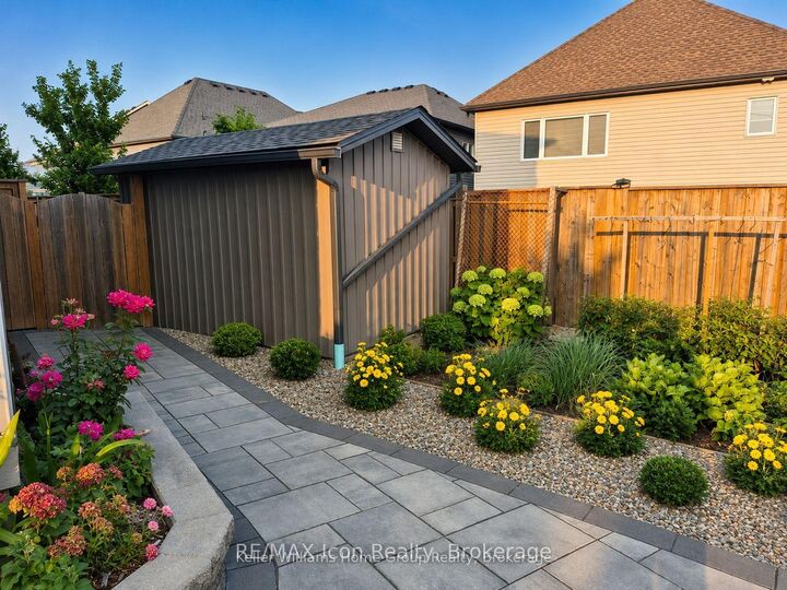 Property Photo: 165 Rockcliffe Drive B ON N2R 0M8