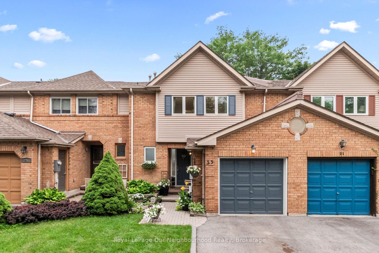 Photo de la propriété:  23 Woodward Drive  ON L1N 8X3 