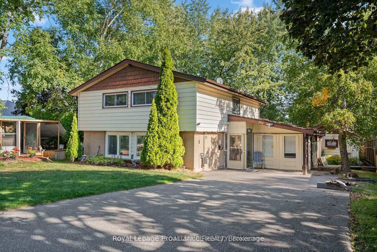 Property Photo:  394 Sunset Boulevard  ON L1B 1C8 