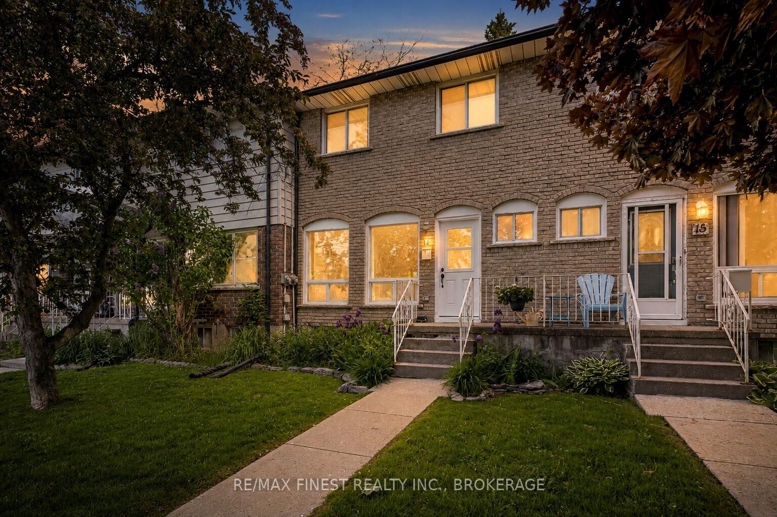 Property Photo:  30 Addington Street 14  ON K7N 1C5 