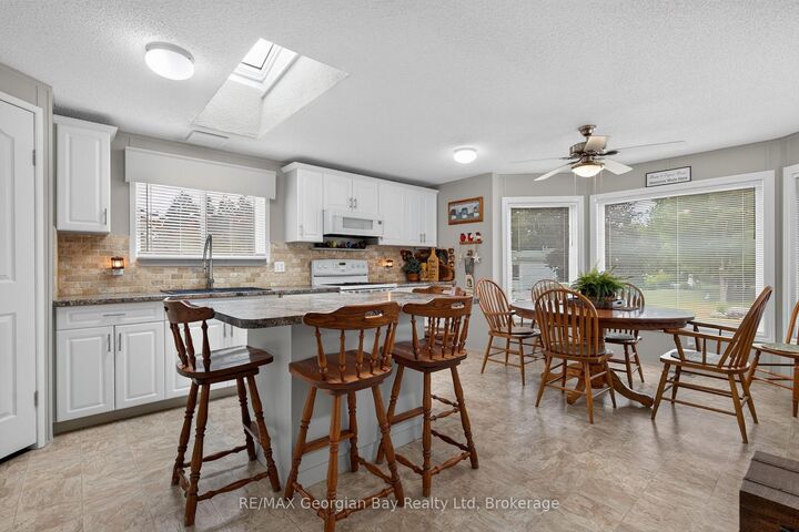 Property Photo:  5411 Elliott Side Road 27 Scottsdale  ON L4R 4K3 