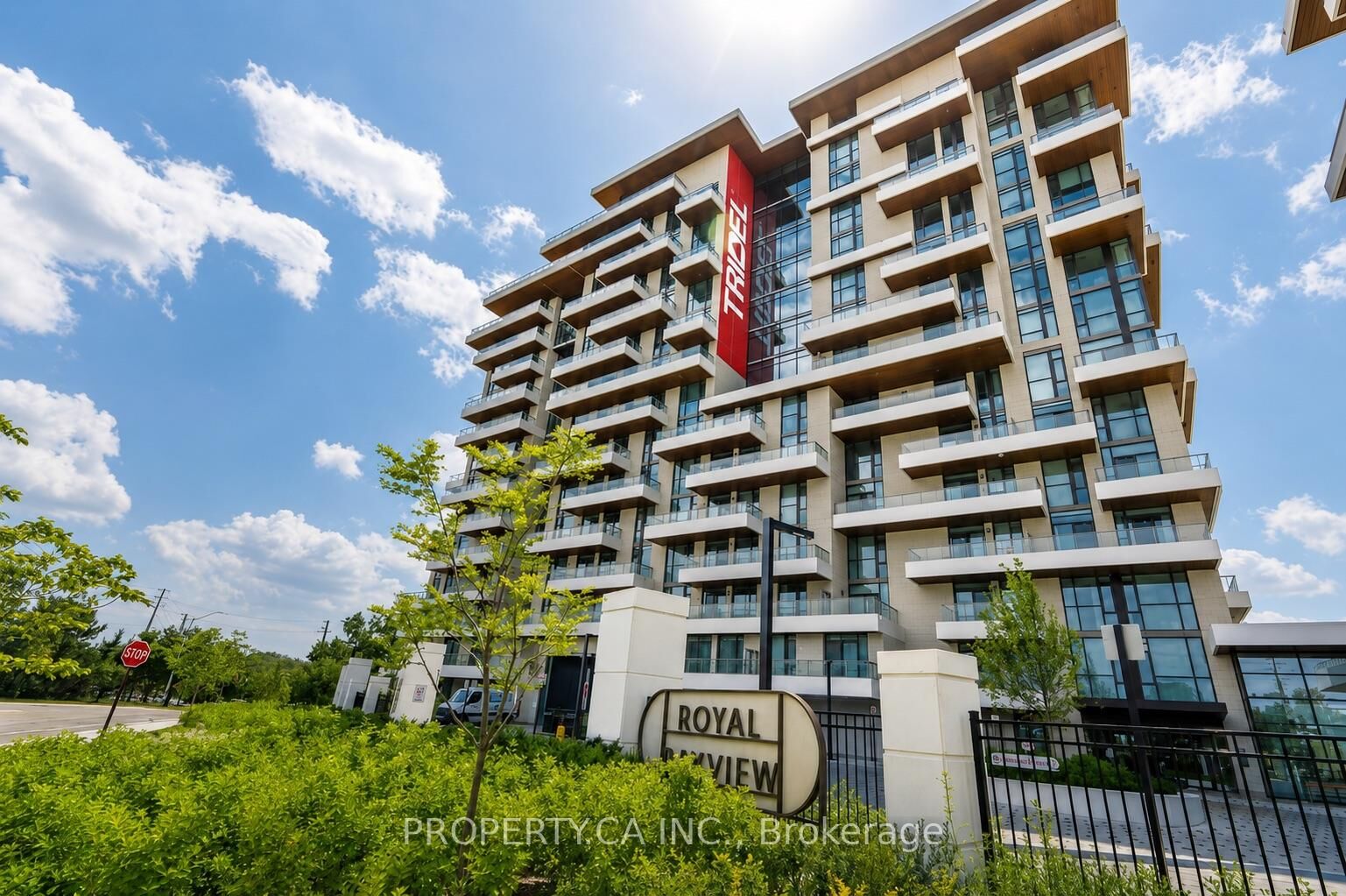 Property Photo: 399 Royal Orchard Boulevard 422 ON L3T 0H4