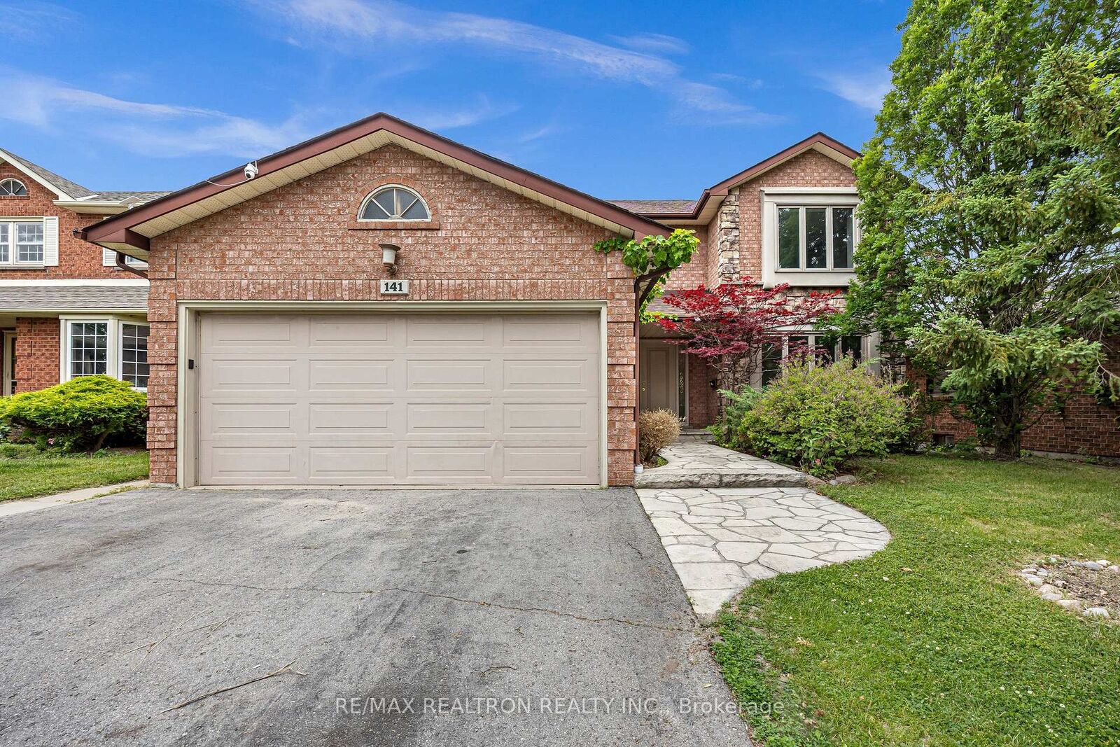 Property Photo:  141 Hialeah Crescent Upper  ON L1N 6V8 