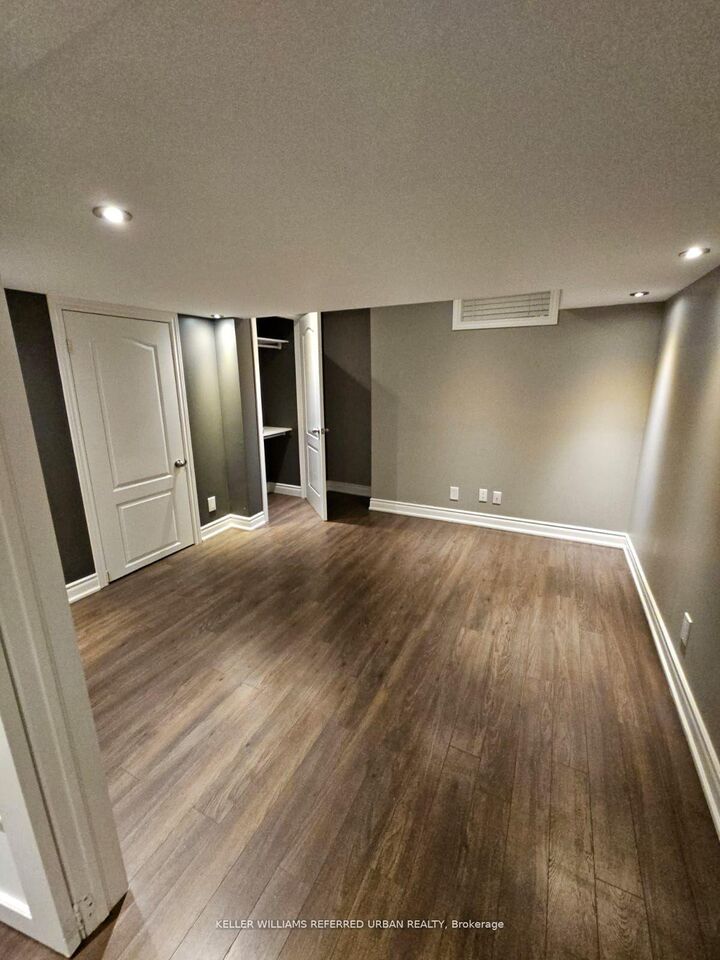 Property Photo:  118 Earlsbridge Boulevard Basement  ON L7A 3W8 