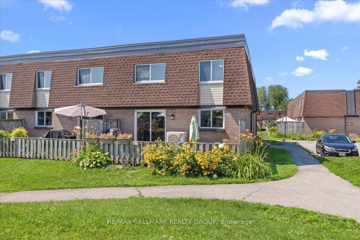 Property Photo:  346 Garden Glen Private  ON K2G 1E4 
